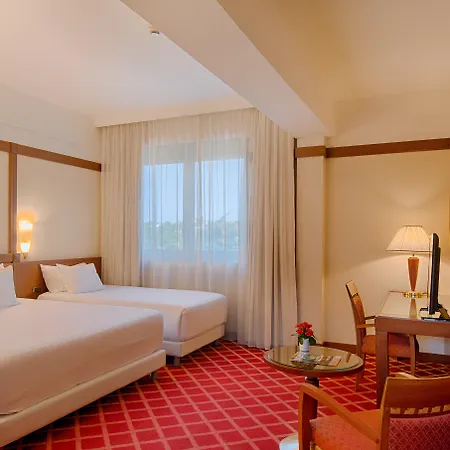 Nh Carpegna Hotel 4*
