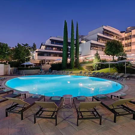 Hotel Nh Carpegna 4*