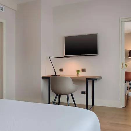 Hotel Nh Carpegna 4*