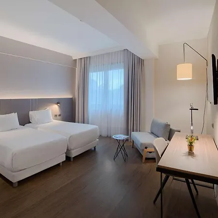 Hotel Nh Carpegna 4*