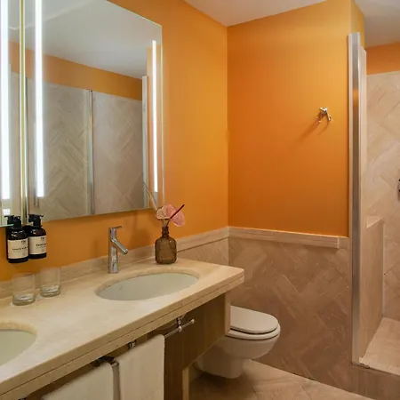 Nh Carpegna Hotel 4*