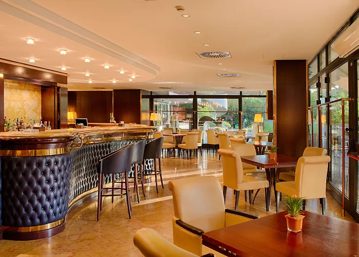 Nh Carpegna Hotel 4*