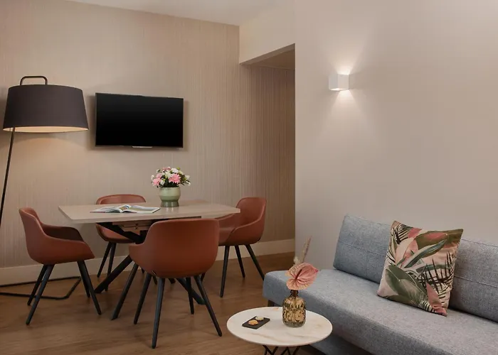 Nh Carpegna Hotel 4*