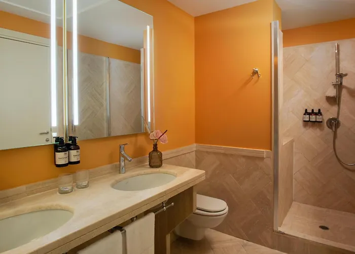 Nh Carpegna Hotel 4*